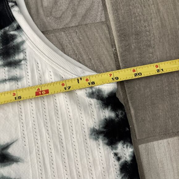 Lululemon Train to Be Tank Shibori Black Coal Tie Dye Seamless Sz 8 Pullover - Picture 5 of 9